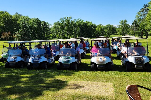PuttsforPetsGolfers.jpg