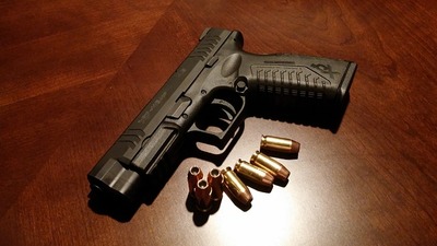 handgun-g61f736331_640.jpg