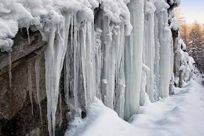 icicles-8445566_640.jpg