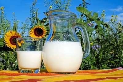 milk-gb467f6355_640.jpg