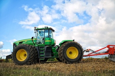 tractor-1815232_6402.jpg